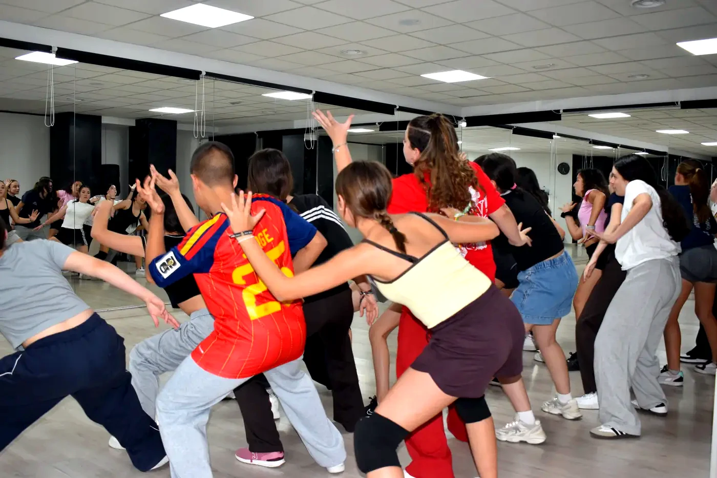 Clase de danza urbana en Siete Notas