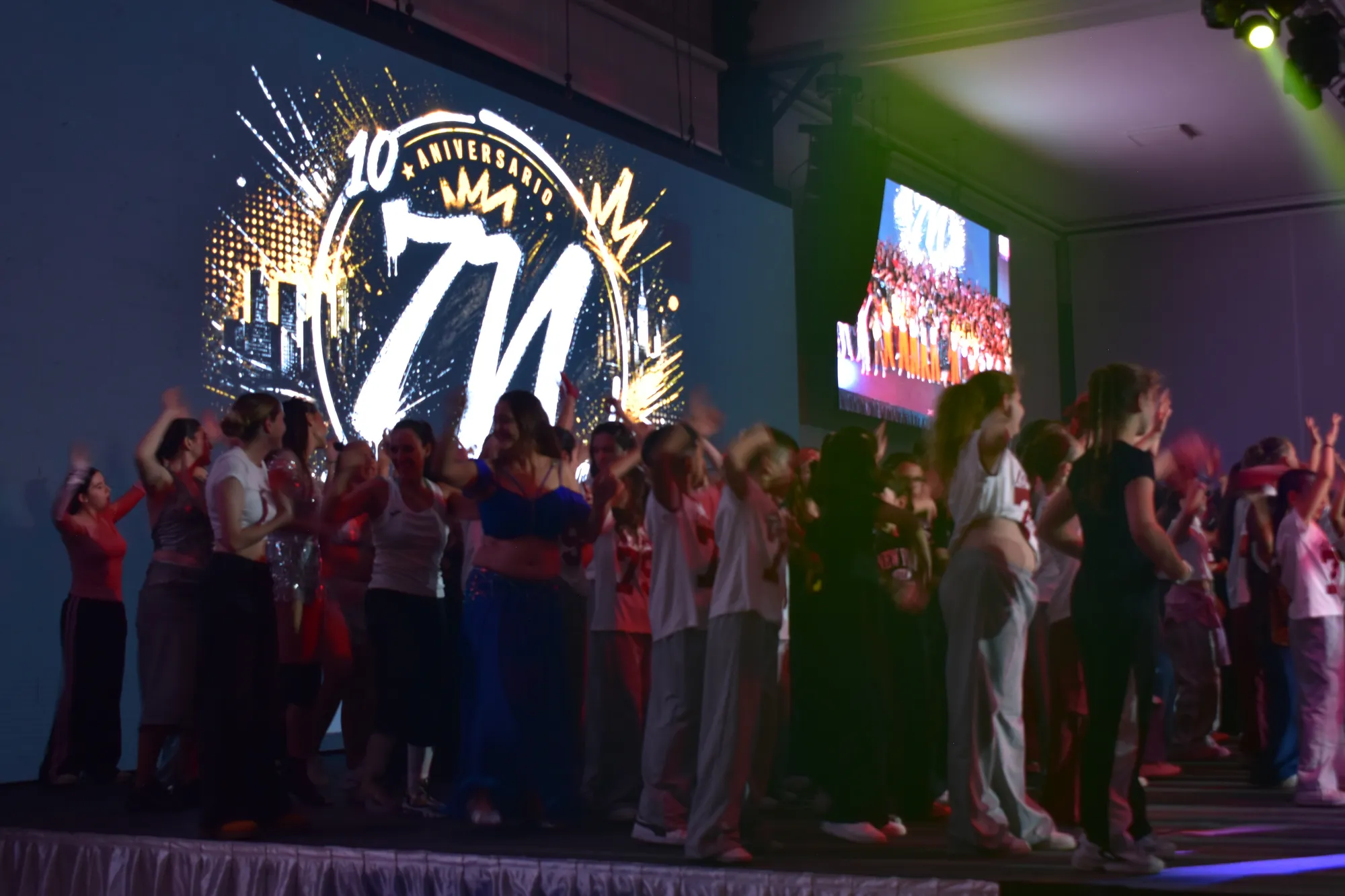 Participantes reunidos en el cierre del Festival de Danza