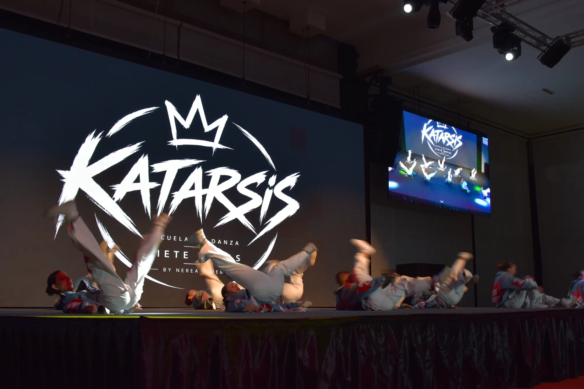 Coreografía de suelo del grupo Katarsis