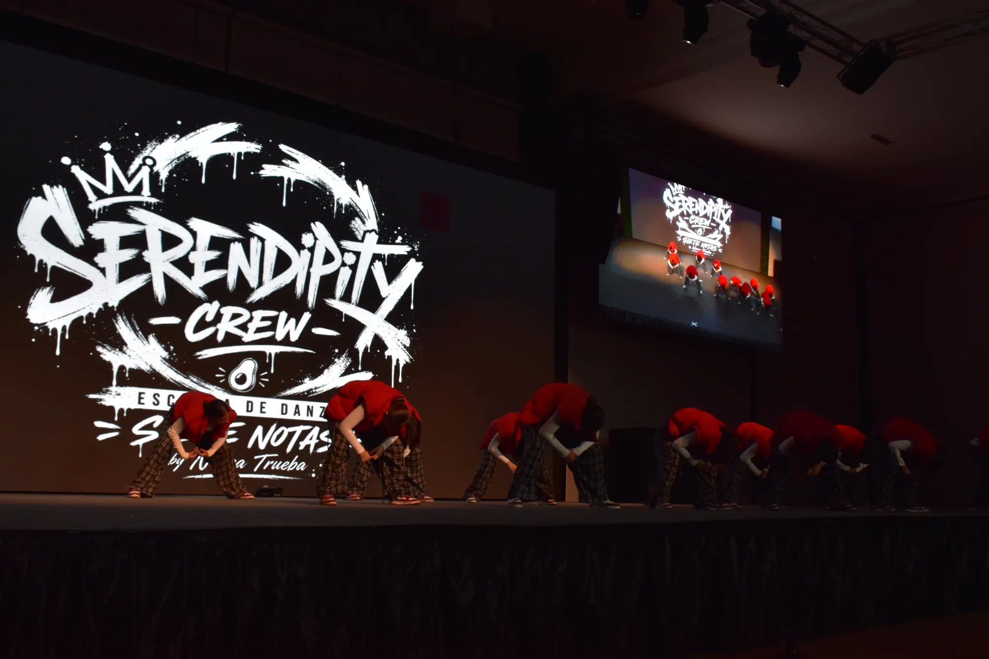 Actuación del grupo Serendipity Crew